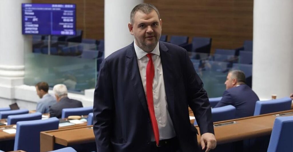 krai-na-zalozite-dps-v-pazardjishko-izdigna-delan-peevski-za-lider-na-partiata-1