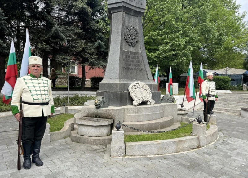 Паметник