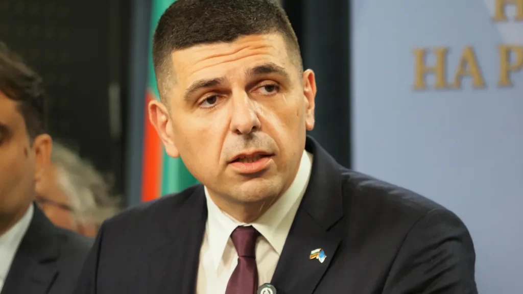 ivaylo-mirchev-v-balgariq-ima-nelegitimen-centar-na-vlast