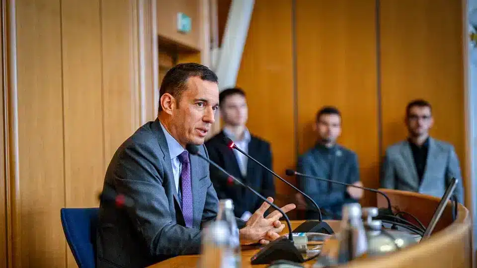 fcec43a3-148b-494d-bddd-2799722c5e65