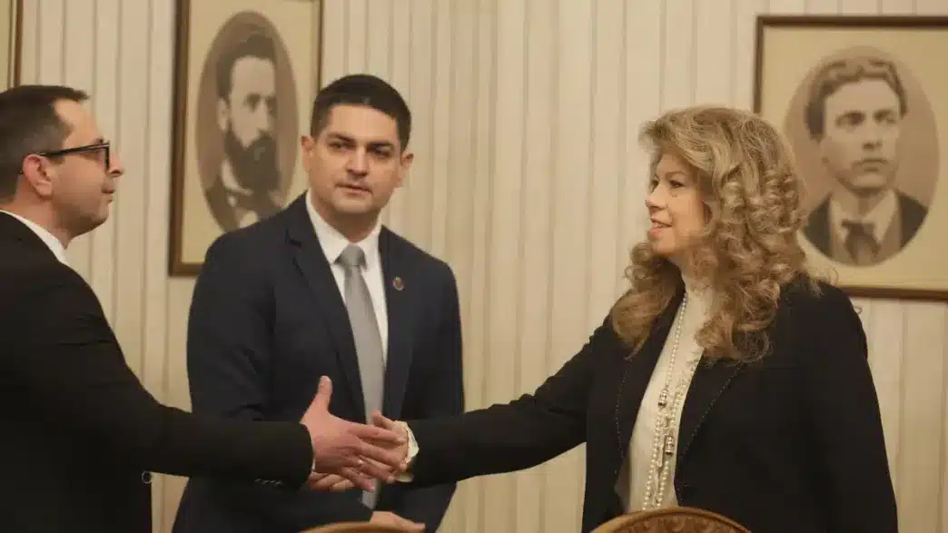 mech-kam-yotova-vie-ste-chast-ot-oligarhichniya-model-nyama-da-pregovaryame-poveche-s-vas