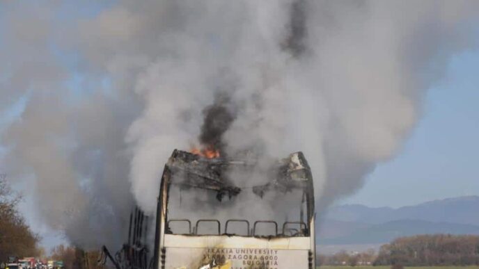 991-ratio-avtobus-na-trakijskiia-universitet-se-zapali-mezhdu-stara-zagora-i