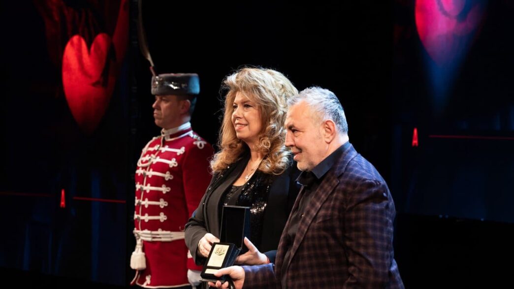 a0cd922689038a12e3f7a032b2ca5d99-yotova-teatur
