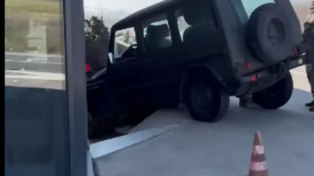 voenen-djip-se-zabi-v-restorant-na-pata-mejdu-kalofer-i-karlovo-video-1