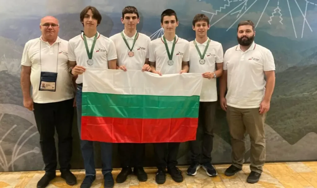 balgarski-uchenici-specheliha-pet-medala-ot-mejdunarodnata-olimpiada-po-fizika-v-kolumbia-1
