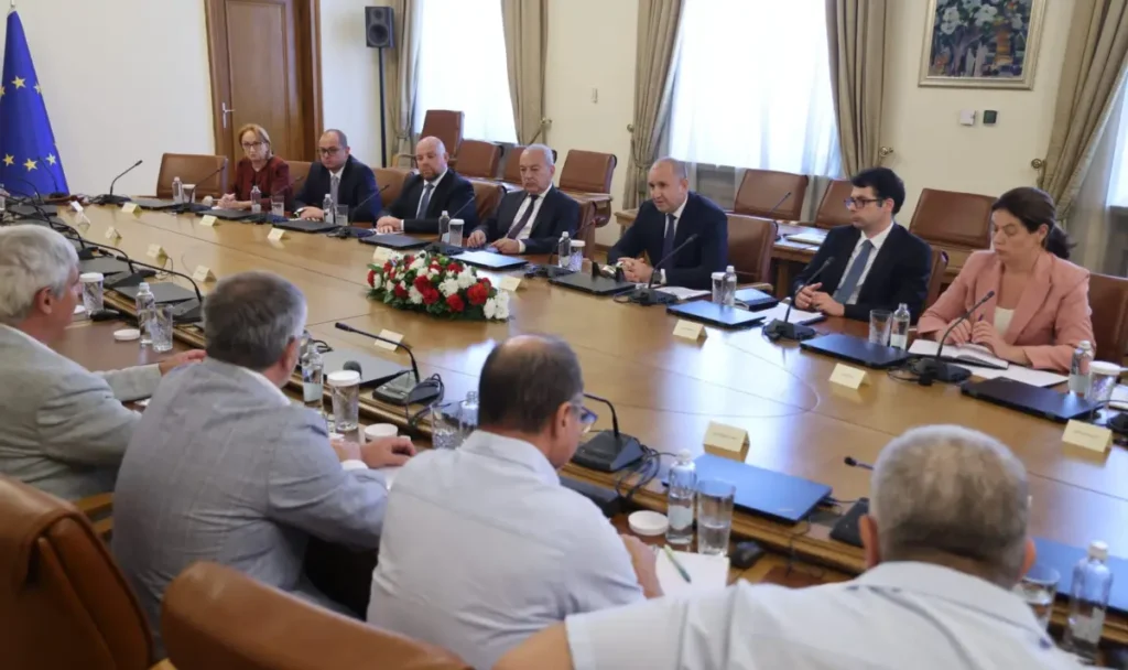 rumen-radev-pravitelstvoto-e-angajirano-s-ustoichivoto-razvitie-na-balgarskata-energetika-i-zapazvaneto-na-tec-ovete-i-vagledobiva-1