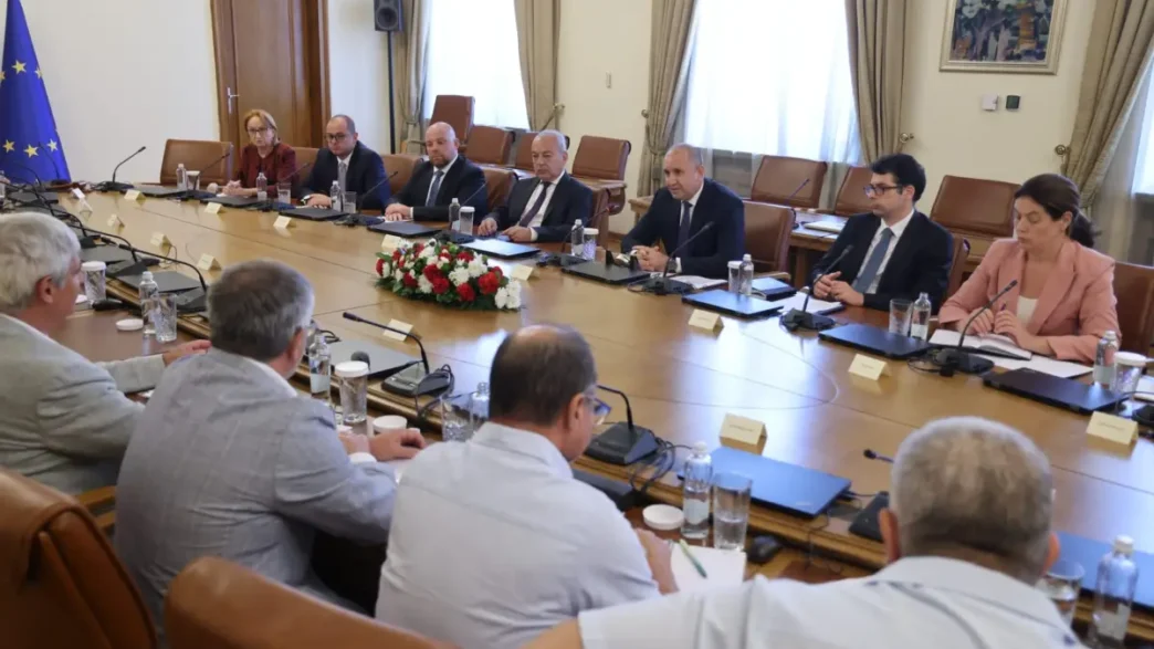 rumen-radev-pravitelstvoto-e-angajirano-s-ustoichivoto-razvitie-na-balgarskata-energetika-i-zapazvaneto-na-tec-ovete-i-vagledobiva-1