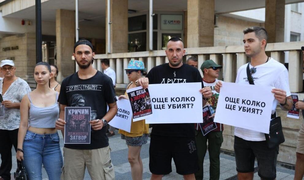 991-ratio-protestirashti-pred-sydebnata-palata-v-plovdiv-nastoiaha-za-spravedliv-proces