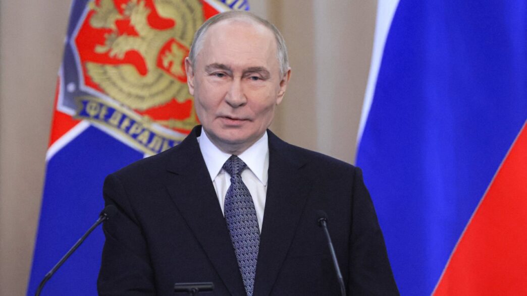 0826c042038c4460029ba7b6cae21e14-putin
