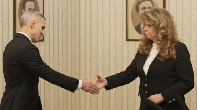 Екзитпол на „Галъп“: Йотова и Гюров отиват на балотаж на 1 ноември