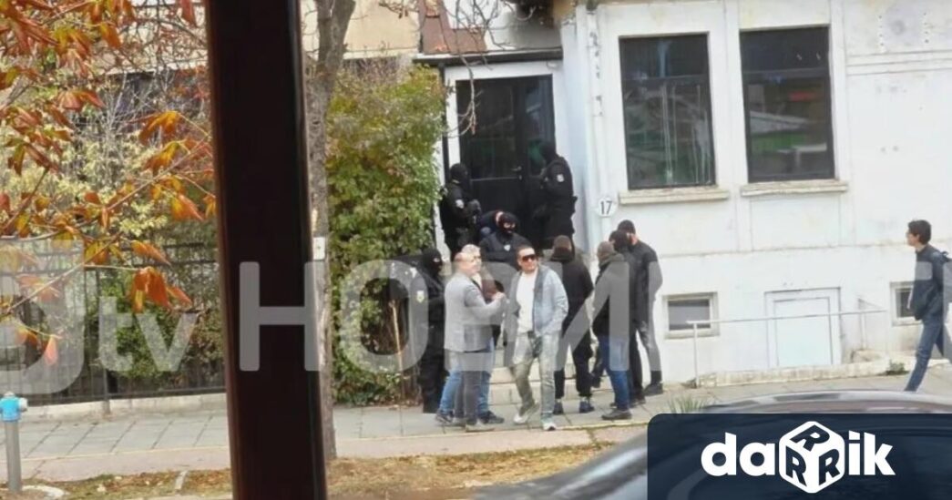 Полицейска операция с участието на „Кобра“ край пазара в „Красно село“